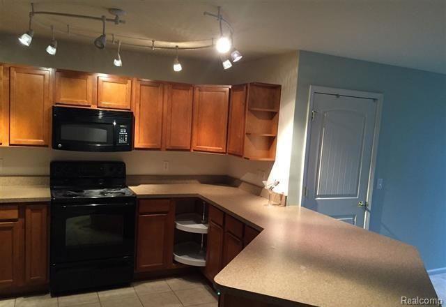 34094 Utica Road Fraser, MI 48026 - Photo 4 of 16 31242623-3.jpg