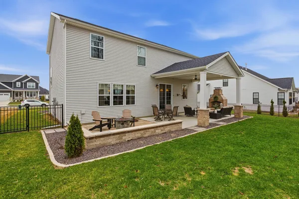 $615,000 | 1207 Briarwood Lane, Mahomet, IL 61853