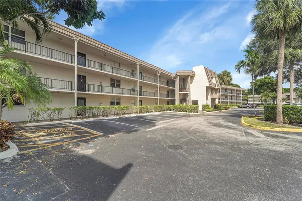 $95,999 | 9360 Lime Bay Boulevard, Unit 207, Tamarac, FL 33321