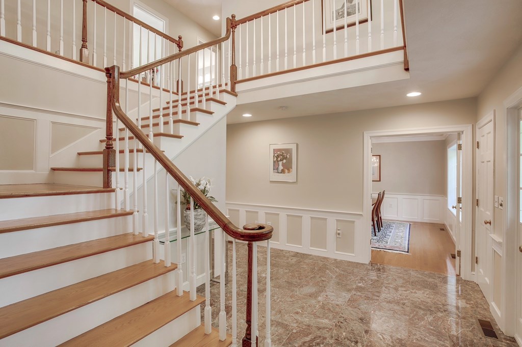 9 Hitchcock Farm Road Andover, MA 01810 - Photo 7 of 42 a view of entryway