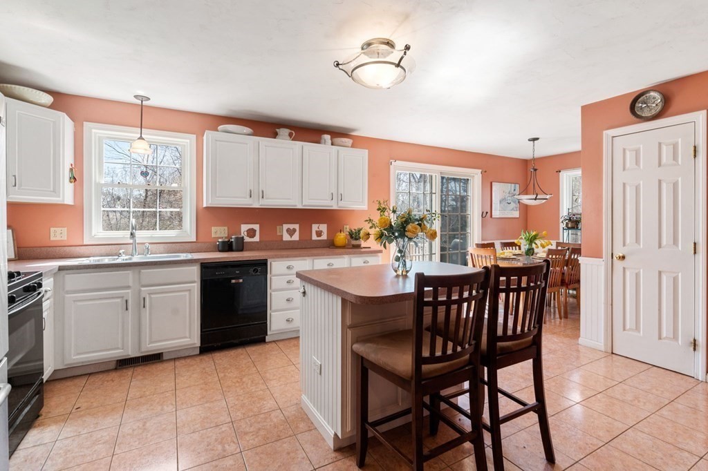 15 Hickory Road Ashland, MA 01721 - Photo 3 of 28 Gallery Image 3