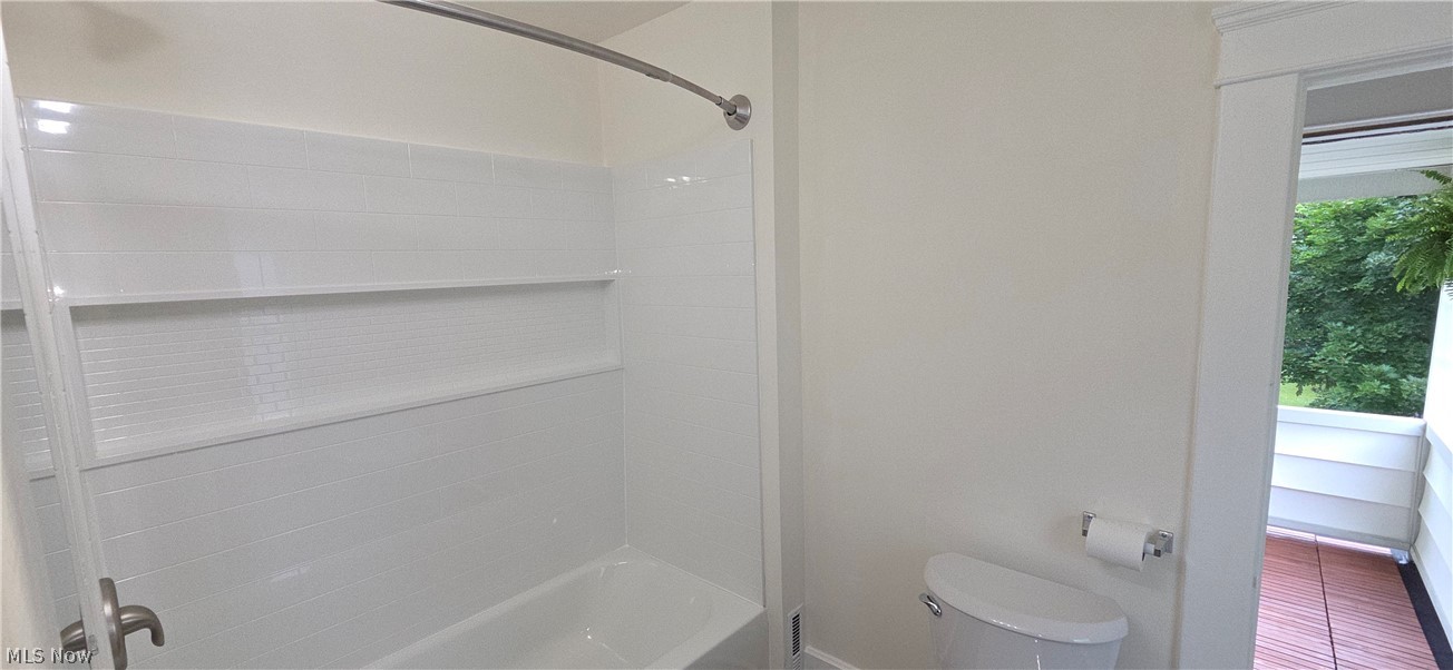 9964 East River Road Elyria, OH 44035 - Photo 28 of 45 Bathroom featuring a white bathtub and shower combination with access to the balcony