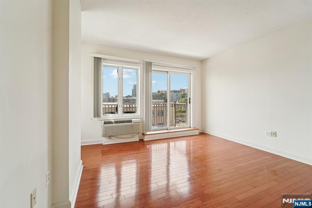 5311 City Place Edgewater, NJ 07020 - Photo 19 of 36