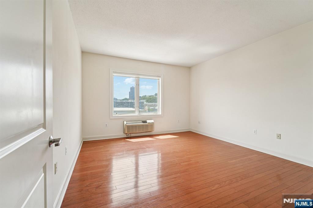 5311 City Place Edgewater, NJ 07020 - Photo 25 of 36