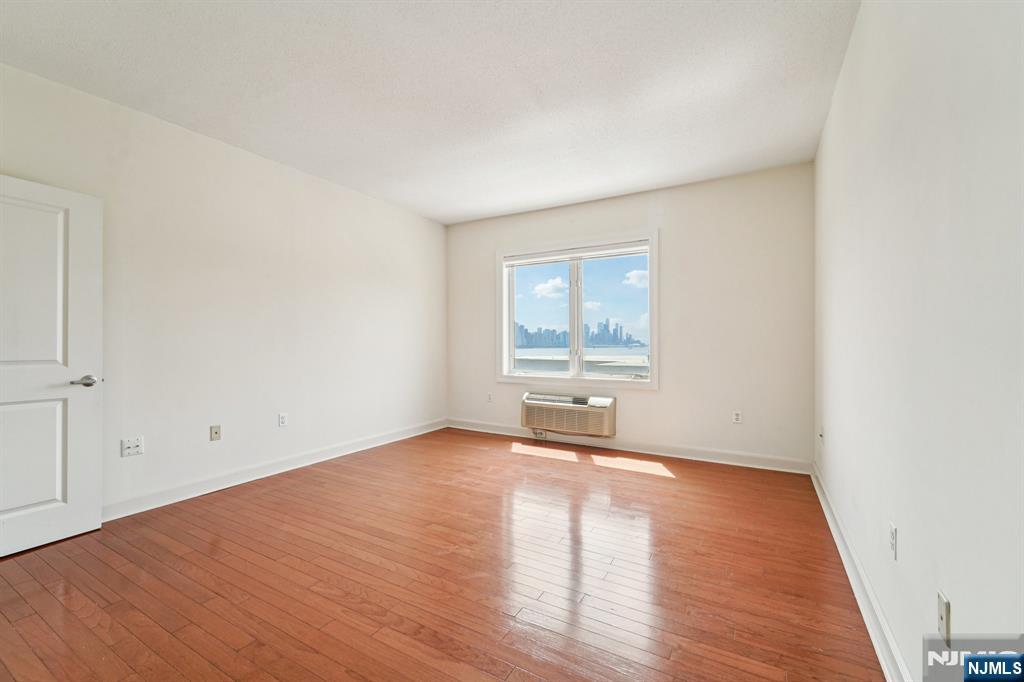 5311 City Place Edgewater, NJ 07020 - Photo 26 of 36