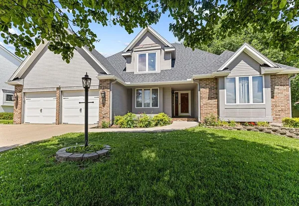 $399,900 | 403 North Leonard Road, St. Joseph, MO 64506