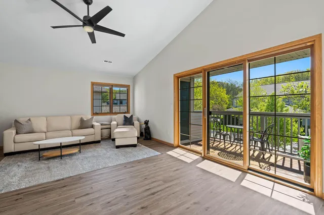 $2,750 | 2264A Circle Ridge, Unit B, Delafield, WI 53018