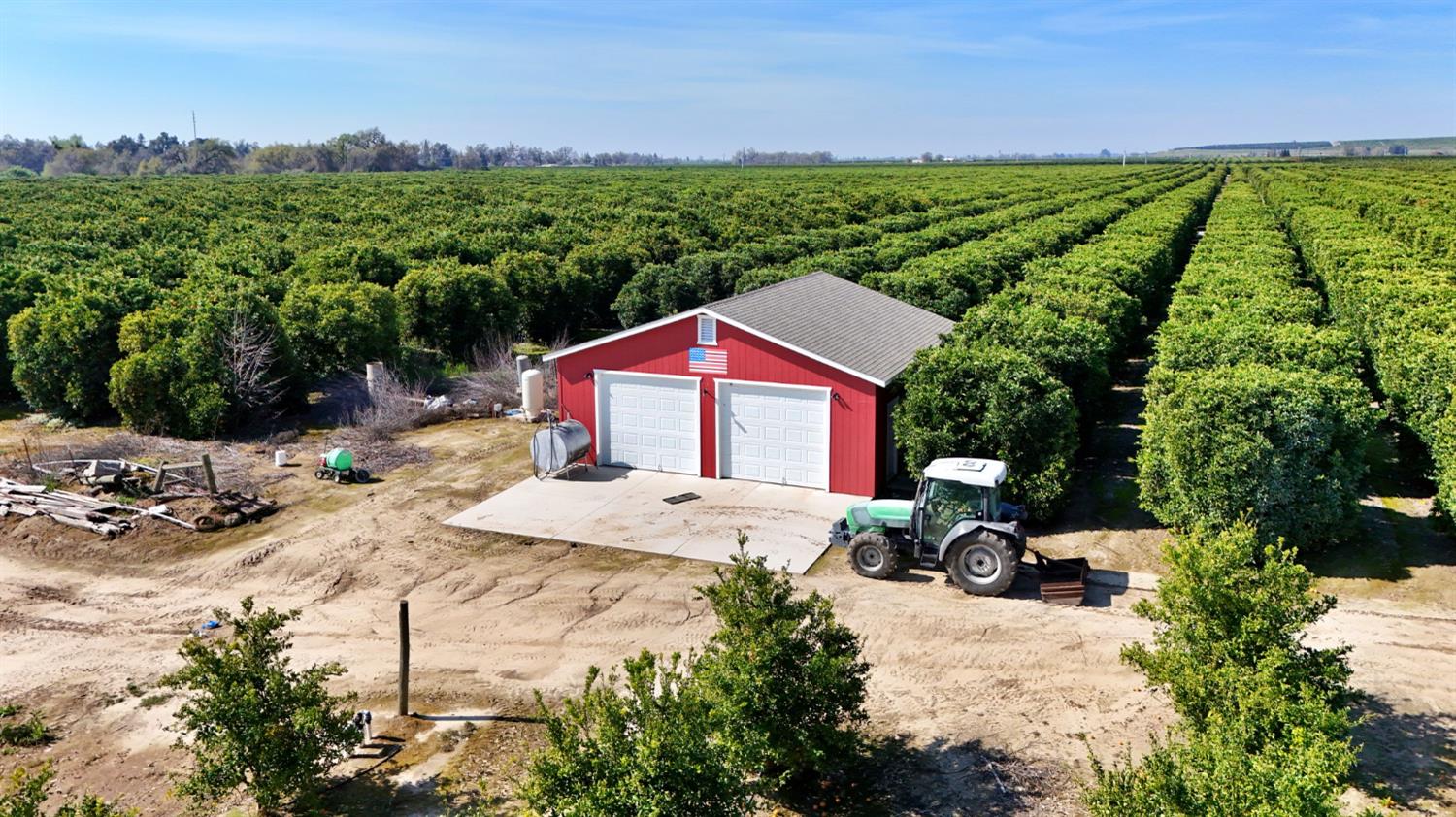 19188 East Trimmer Springs Road Sanger, CA 93657 - Photo 5 of 8 a backyard of a house with lots of green space