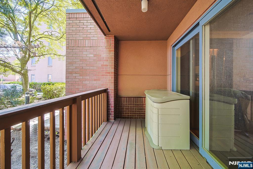 306 Smith Court, Unit R306 Edgewater, NJ 07020 - Photo 26 of 33