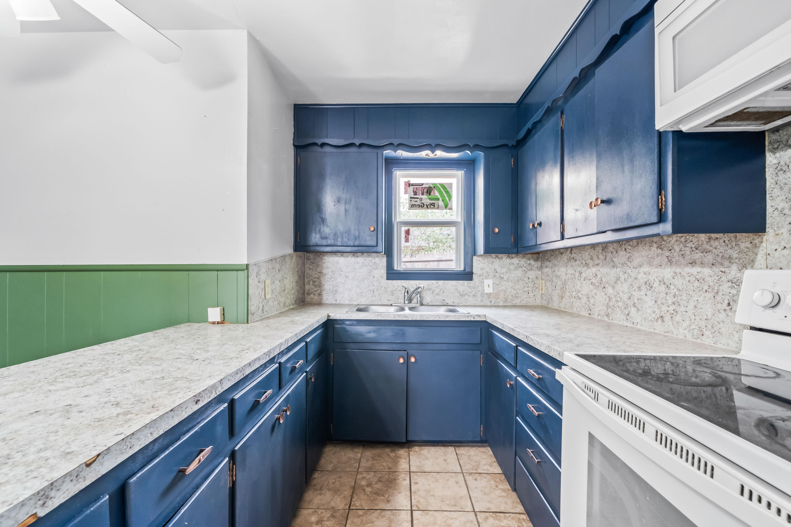 2213 27th Street, Unit REAR Lubbock, TX 79411 - Photo 7 of 17 7