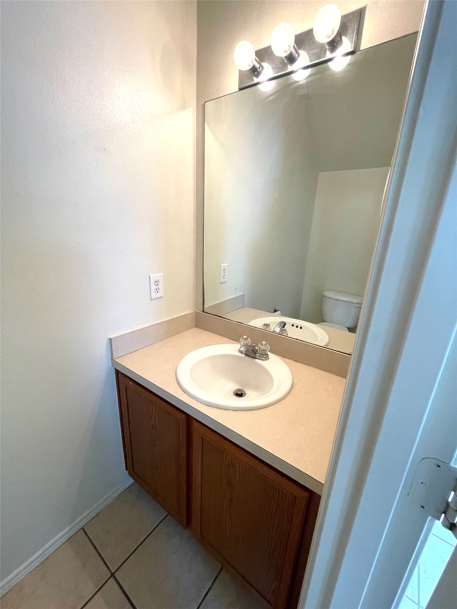 23623 Twisting Falls Drive Spring, TX 77373 - Photo 28 of 46 Hall Bath Downstairs