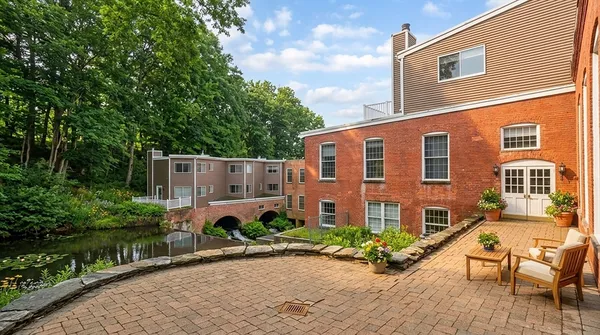 $270,000 | 124 College Street, Unit 20, South Hadley, MA 01075