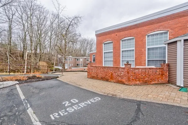 $270,000 | 124 College Street, Unit 20, South Hadley, MA 01075