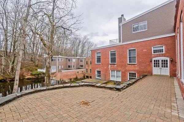 $270,000 | 124 College Street, Unit 20, South Hadley, MA 01075