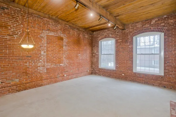 $270,000 | 124 College Street, Unit 20, South Hadley, MA 01075