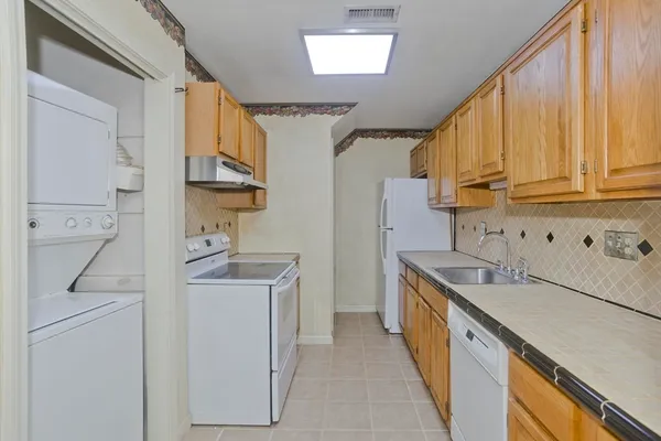 $270,000 | 124 College Street, Unit 20, South Hadley, MA 01075