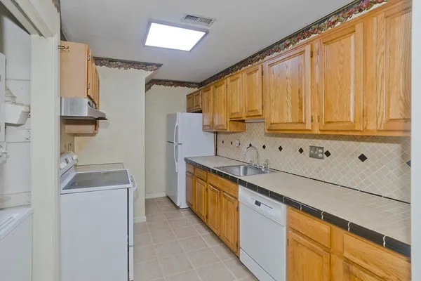 $270,000 | 124 College Street, Unit 20, South Hadley, MA 01075