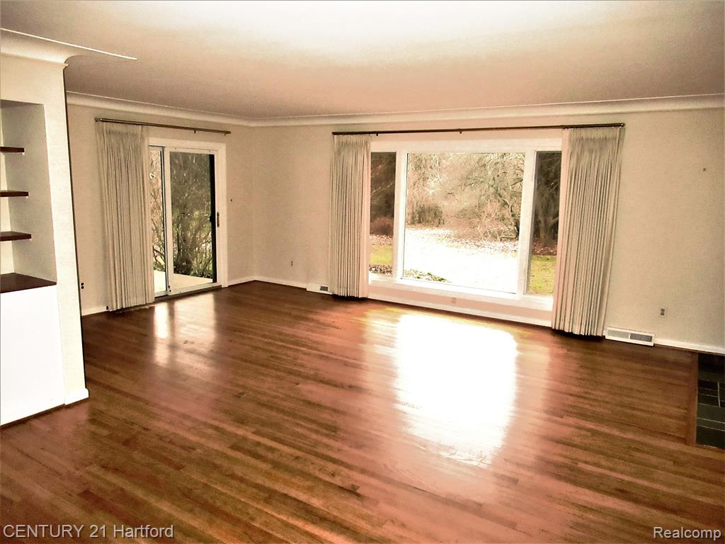 29069 Utley Road Farmington Hills, MI 48334 - Photo 5 of 27