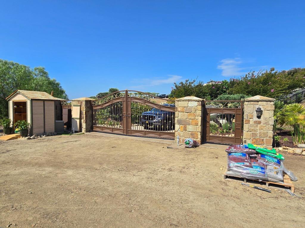 3752 Monserate Place Fallbrook, CA 92028 - Photo 4 of 22