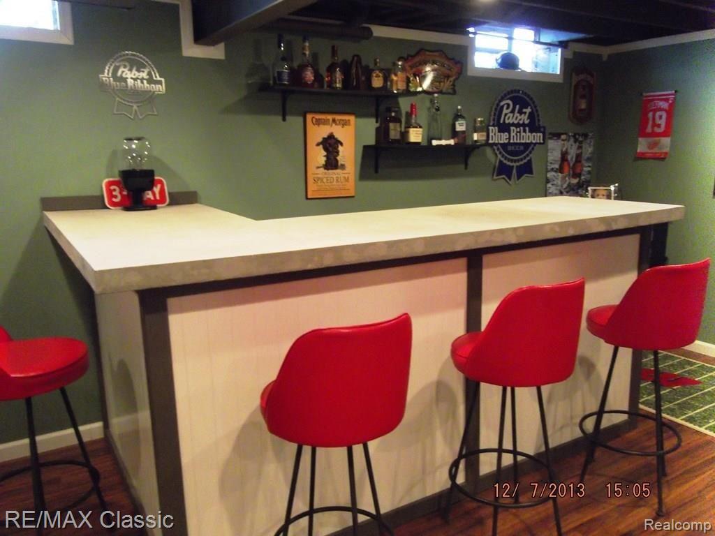 514 Decker Road Walled Lake, MI 48390 - Photo 15 of 18 Basement Bar (1).jpg
