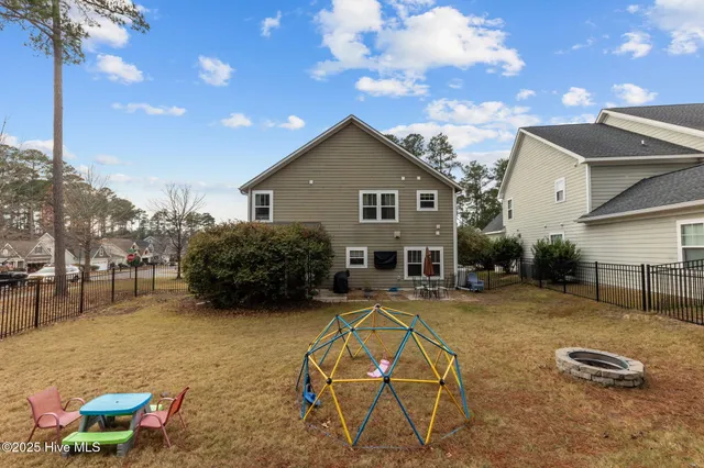 $420,000 | 725 Legacy Lakes Way, Aberdeen, NC 28315