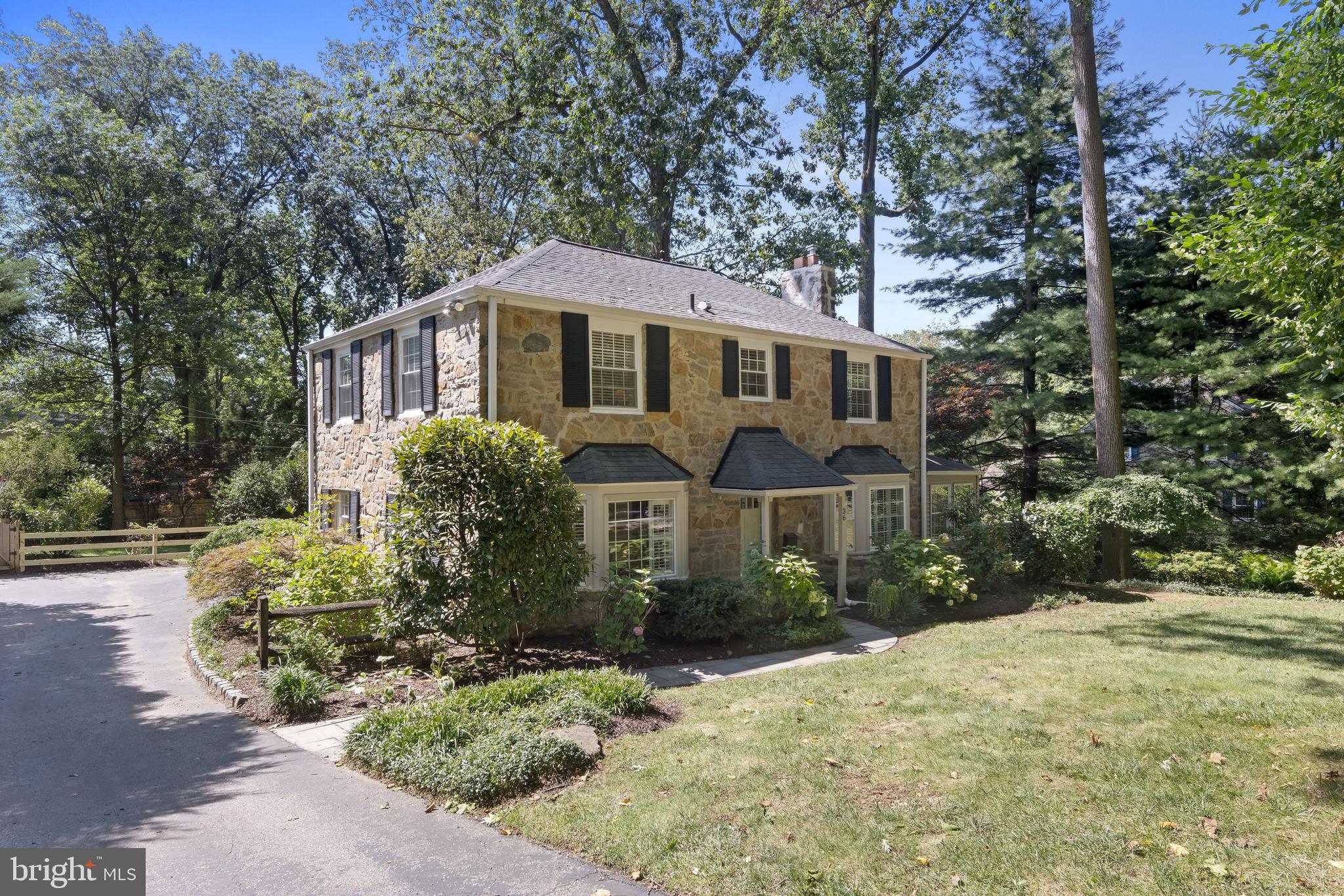 36 Crestline Road Wayne, PA 19087 - Photo 2 of 31 Beautifully landscaped yard