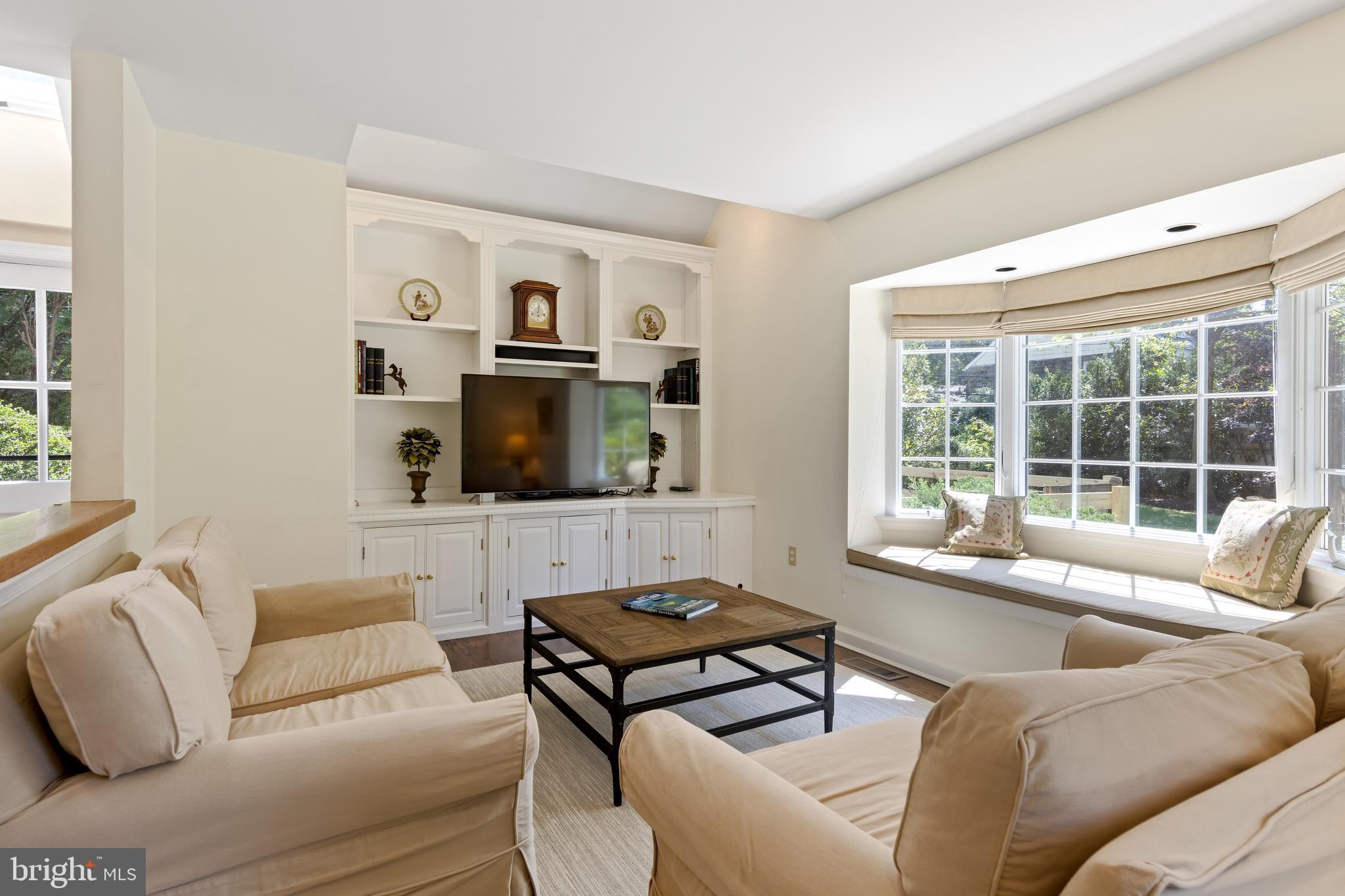 36 Crestline Road Wayne, PA 19087 - Photo 16 of 31 Family Room with window seat