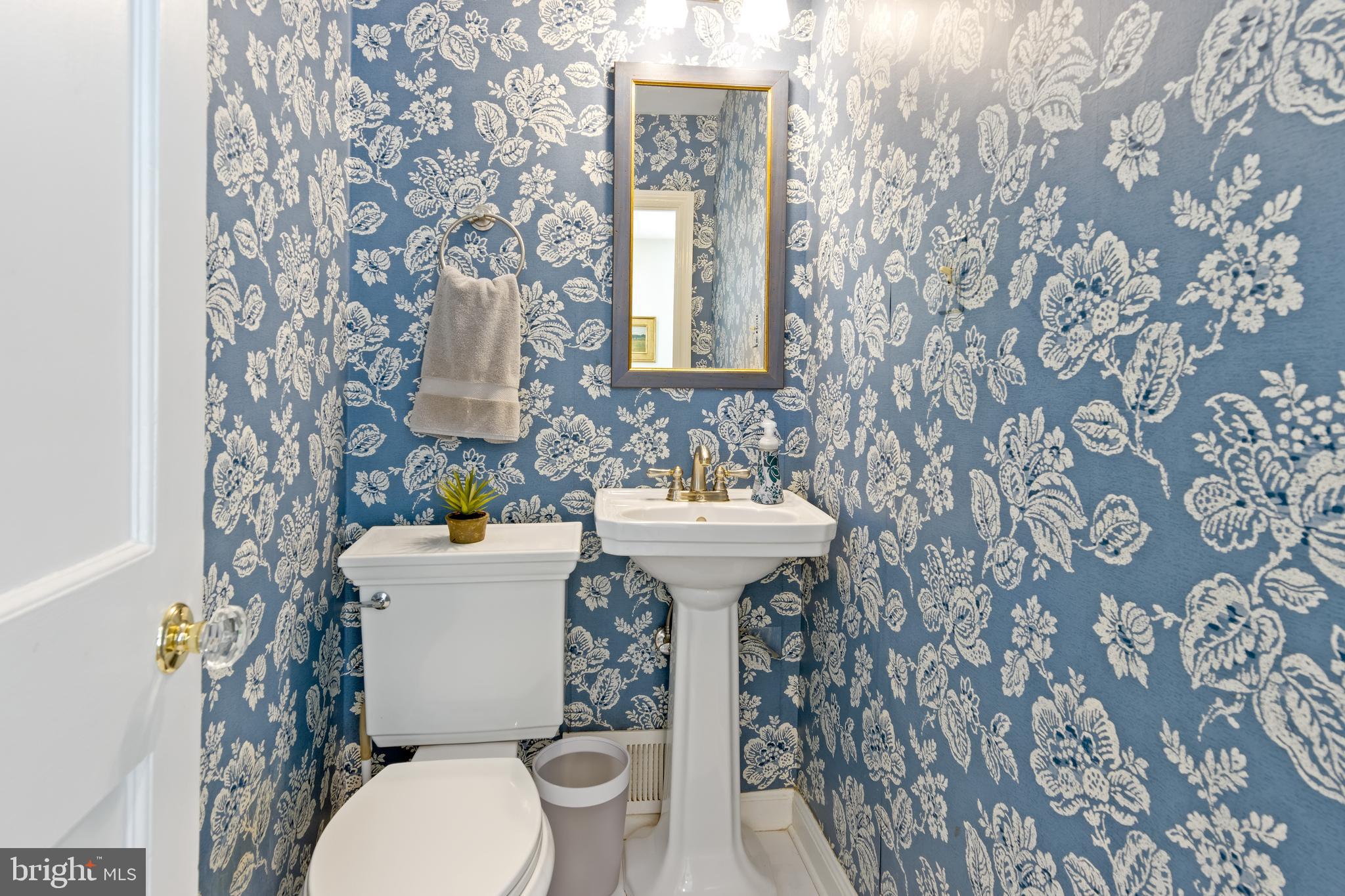 36 Crestline Road Wayne, PA 19087 - Photo 18 of 31 Powder Room off Family Room