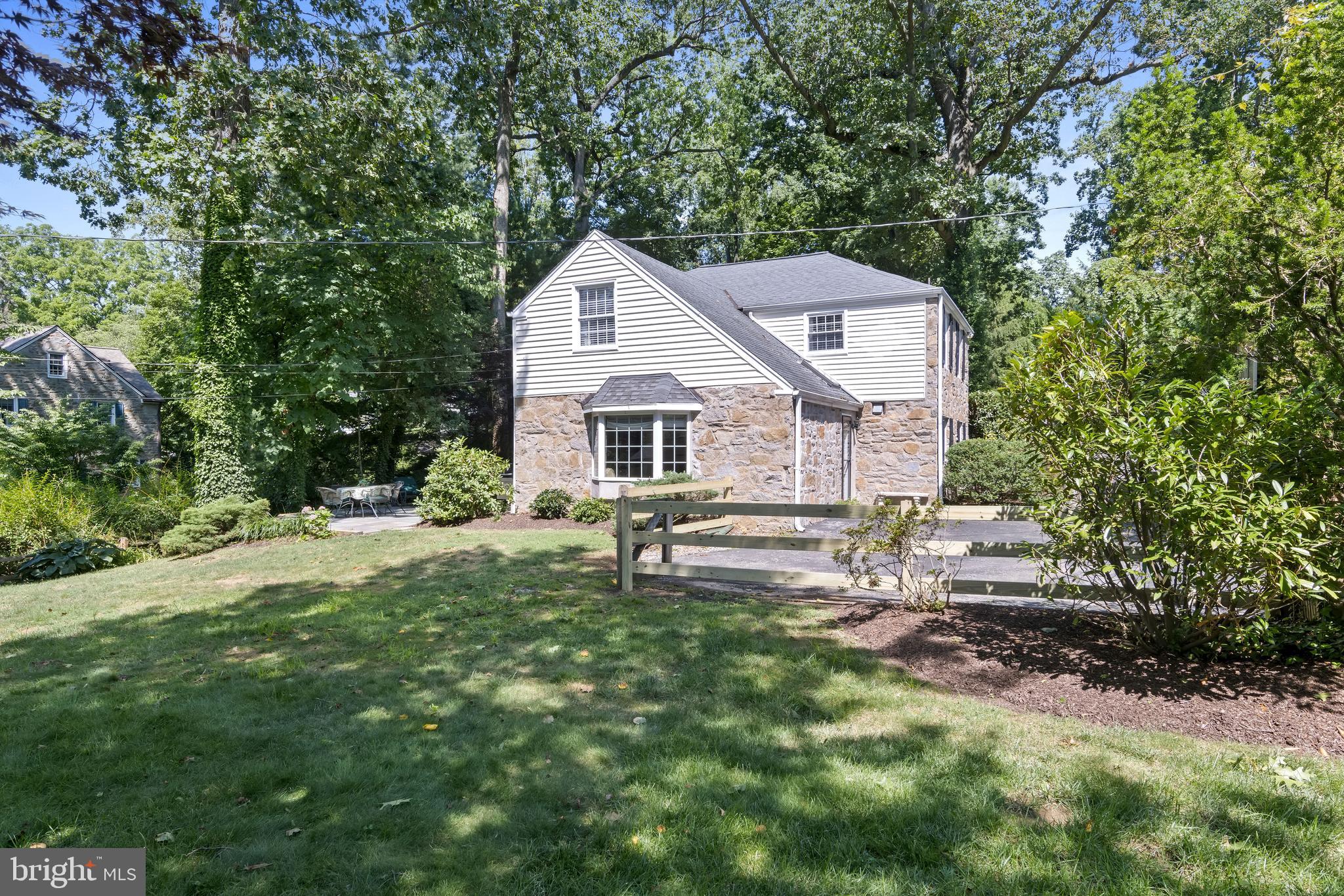 36 Crestline Road Wayne, PA 19087 - Photo 20 of 31 Fenced-in Backyard