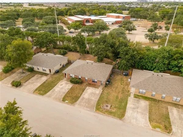 $1,450 | 621 West Ridge Drive, College Station, TX 77845