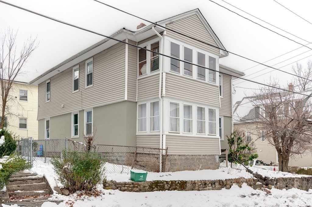 26 King Philip Road Worcester, MA 01606 - Photo 4 of 16 a front view of a house