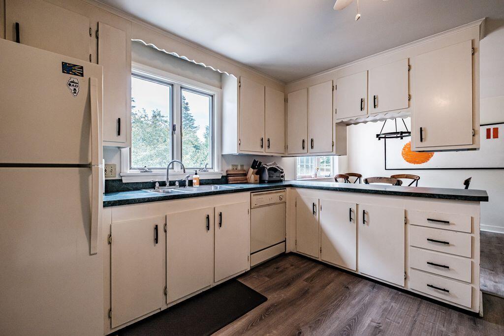 13 Country Charm Road Cumberland Center, ME 04021 - Photo 11 of 26 SPACIOUS KITCHEN