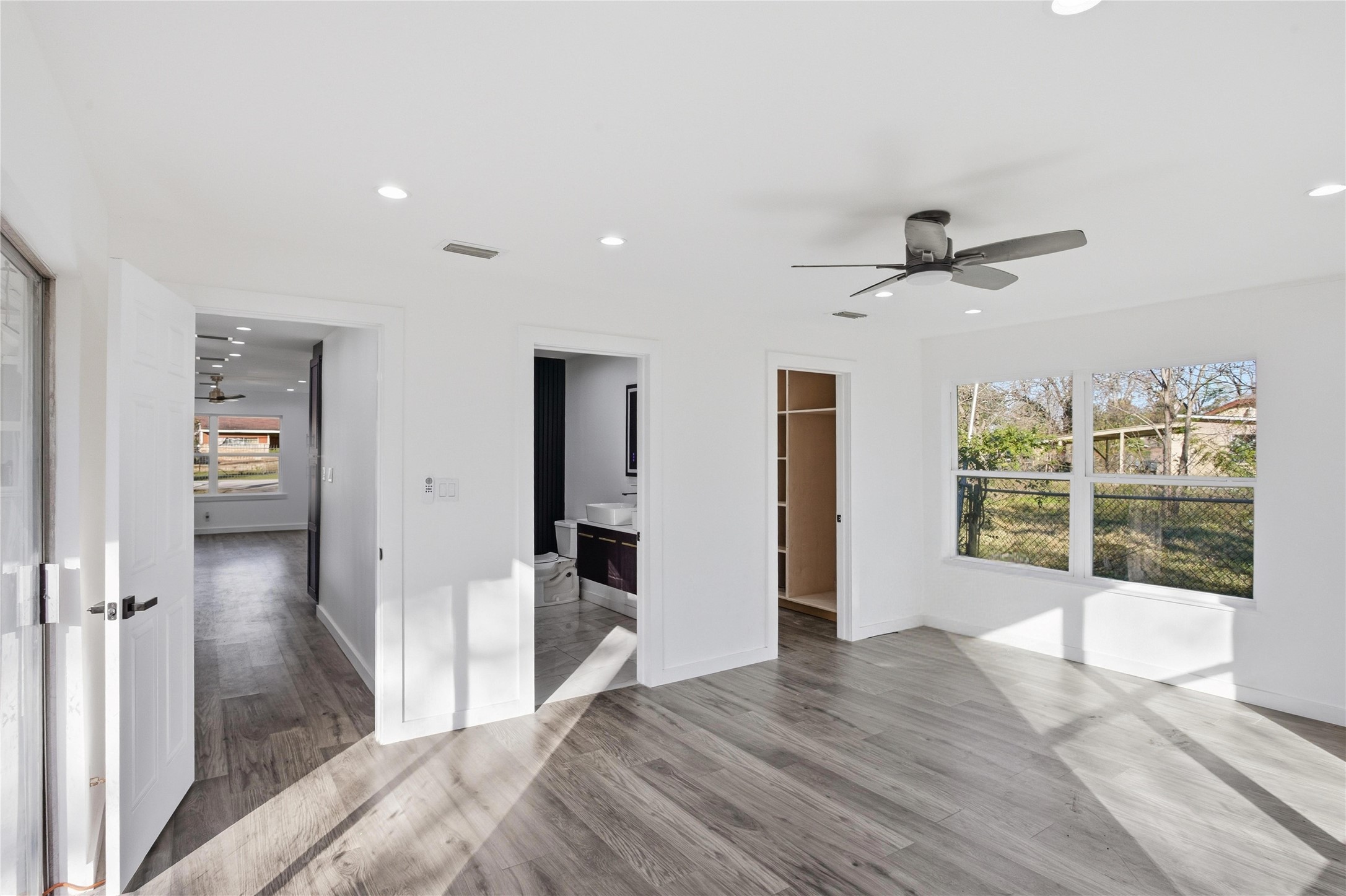 4516 Werner Street Houston, TX 77022 - Photo 16 of 28 Lots of natural light!