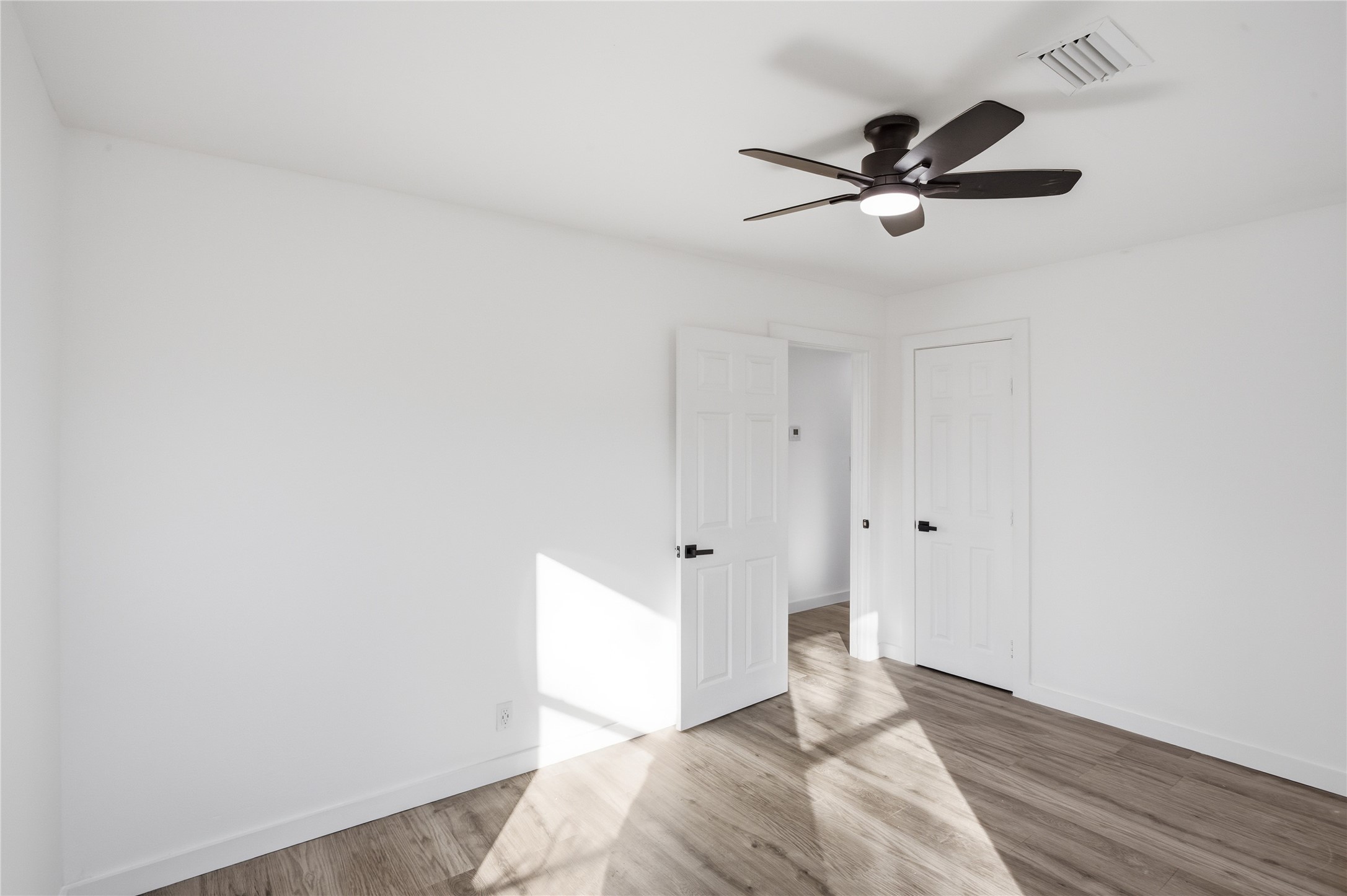 4516 Werner Street Houston, TX 77022 - Photo 20 of 28 Lots of natural light!