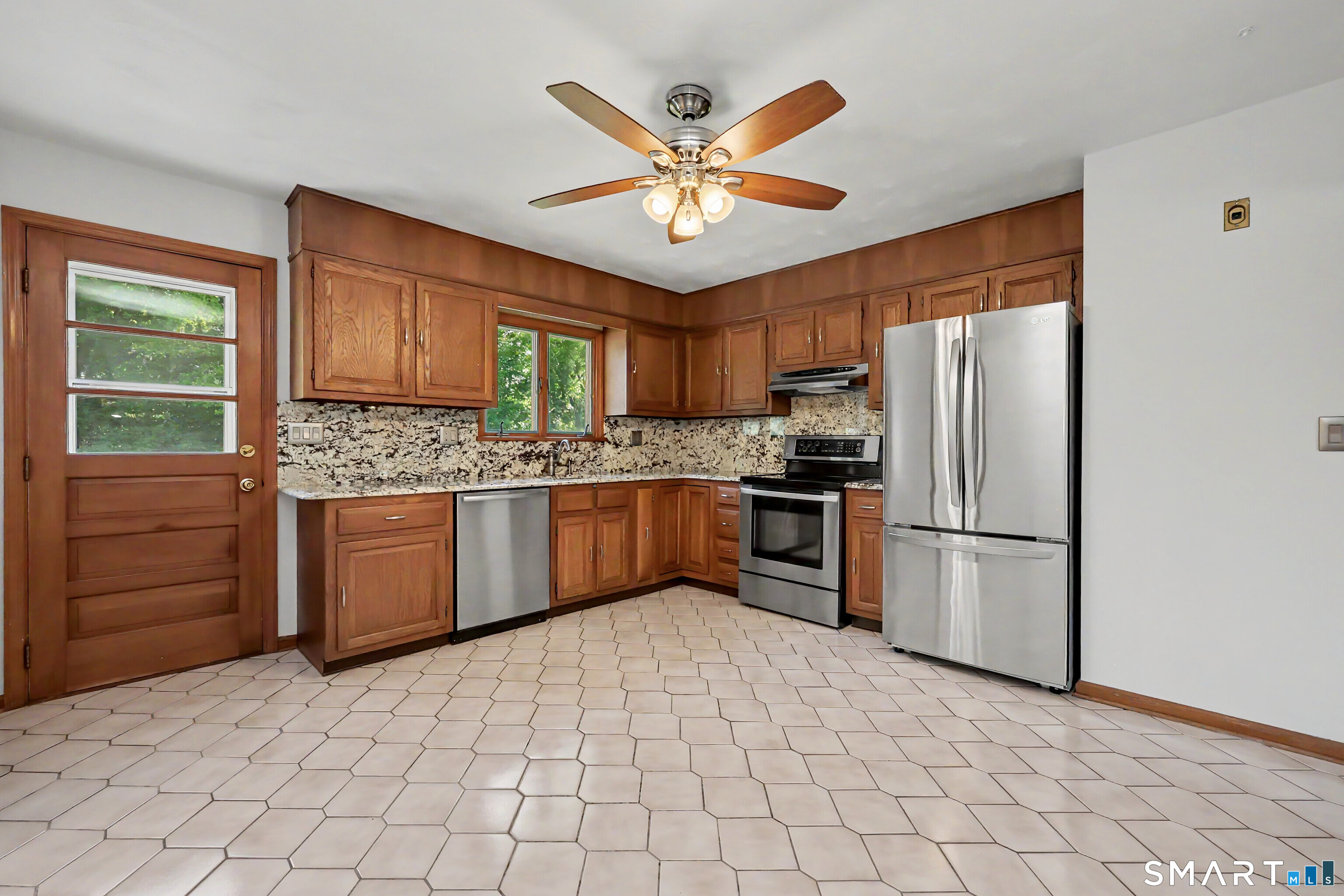 17 Green Hill Road Bethany, CT 06524 - Photo 8 of 32