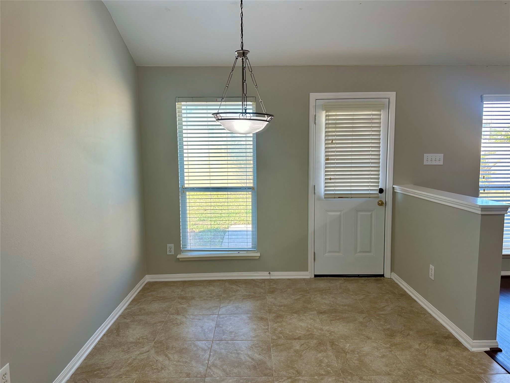 18822 Appletree Ridge Road Houston, TX 77084 - Photo 12 of 27 an empty room with windows