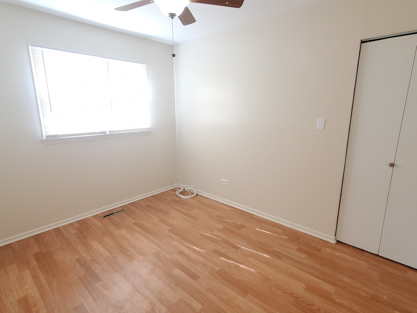 1657 Rice Street Waukegan, IL 60087 - Photo 5 of 10 an empty room with a window