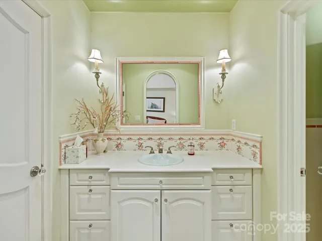 $2,325,000 | 2240 La Maison Drive, Charlotte, NC 28226