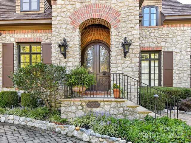 $2,325,000 | 2240 La Maison Drive, Charlotte, NC 28226