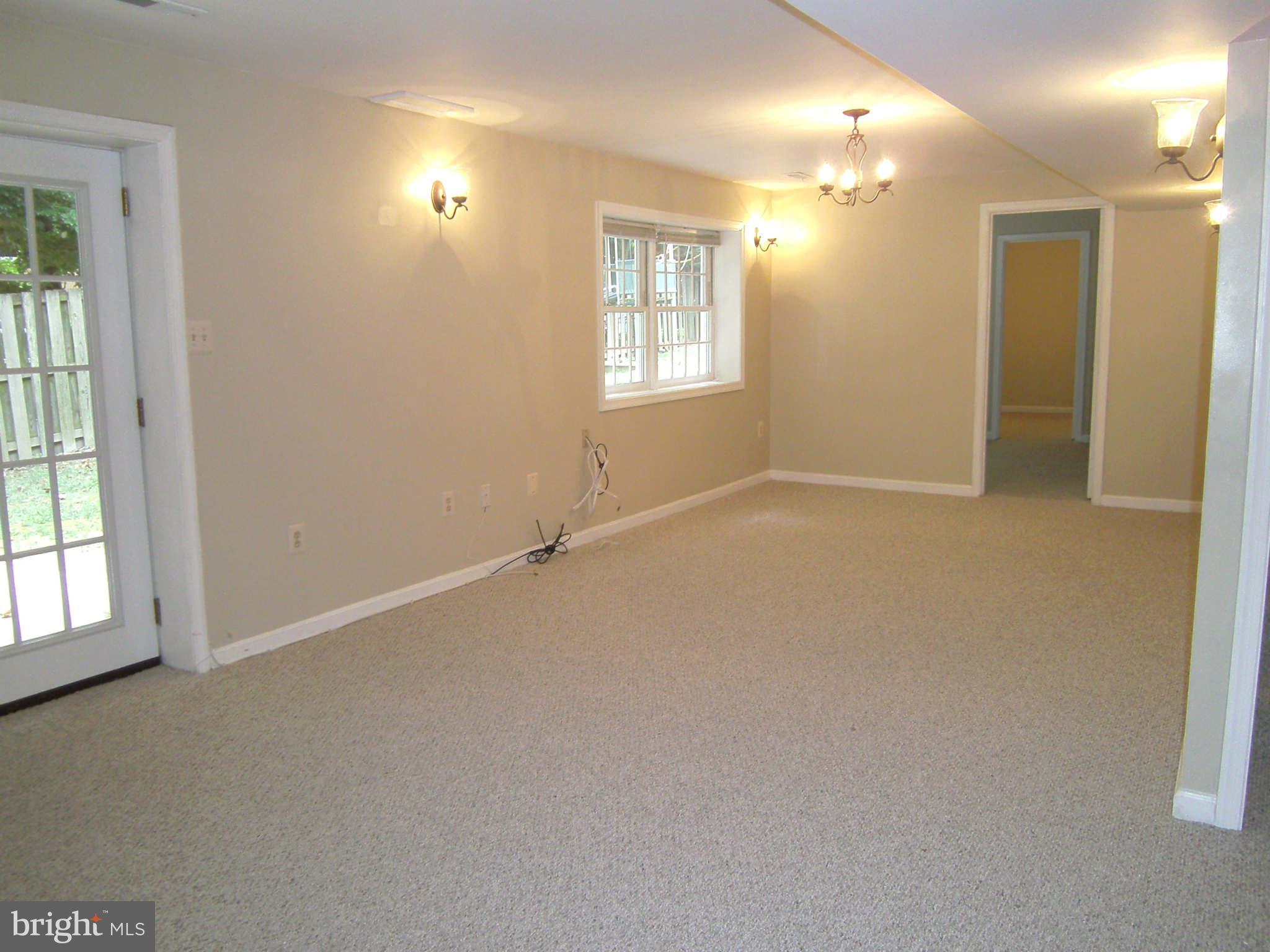 8662 Center Road Springfield, VA 22152 - Photo 14 of 23 an empty room with windows and bathroom