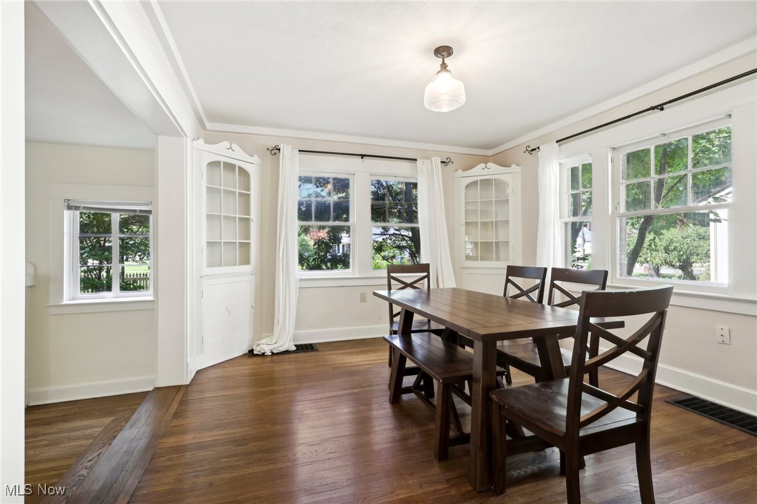 407 Columbia Road Bay Village, OH 44140 - Photo 5 of 33