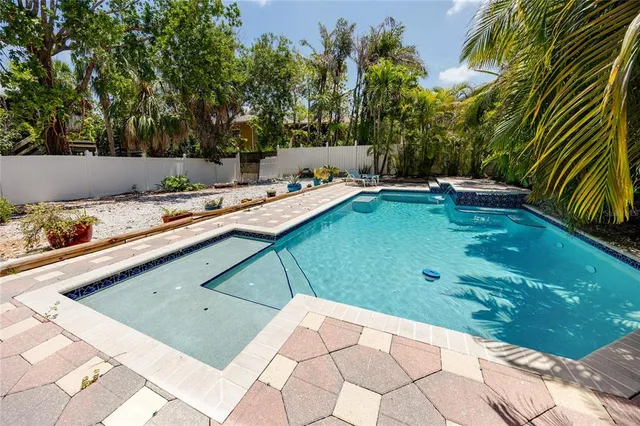 $975,000 | 405 8th Avenue North, Tierra Verde, FL 33715