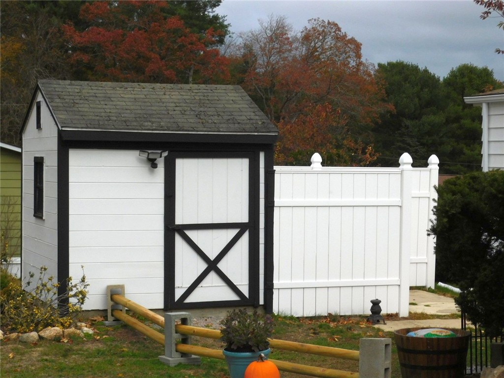 465 Gardiner Road Richmond, RI 02892 - Photo 14 of 16