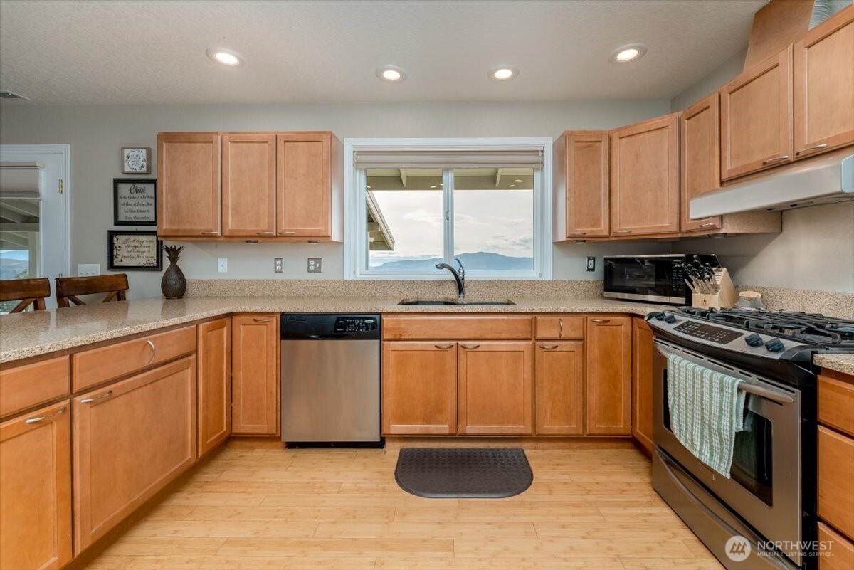 605 Chelan Trails Road Manson, WA 98831 - Photo 12 of 37