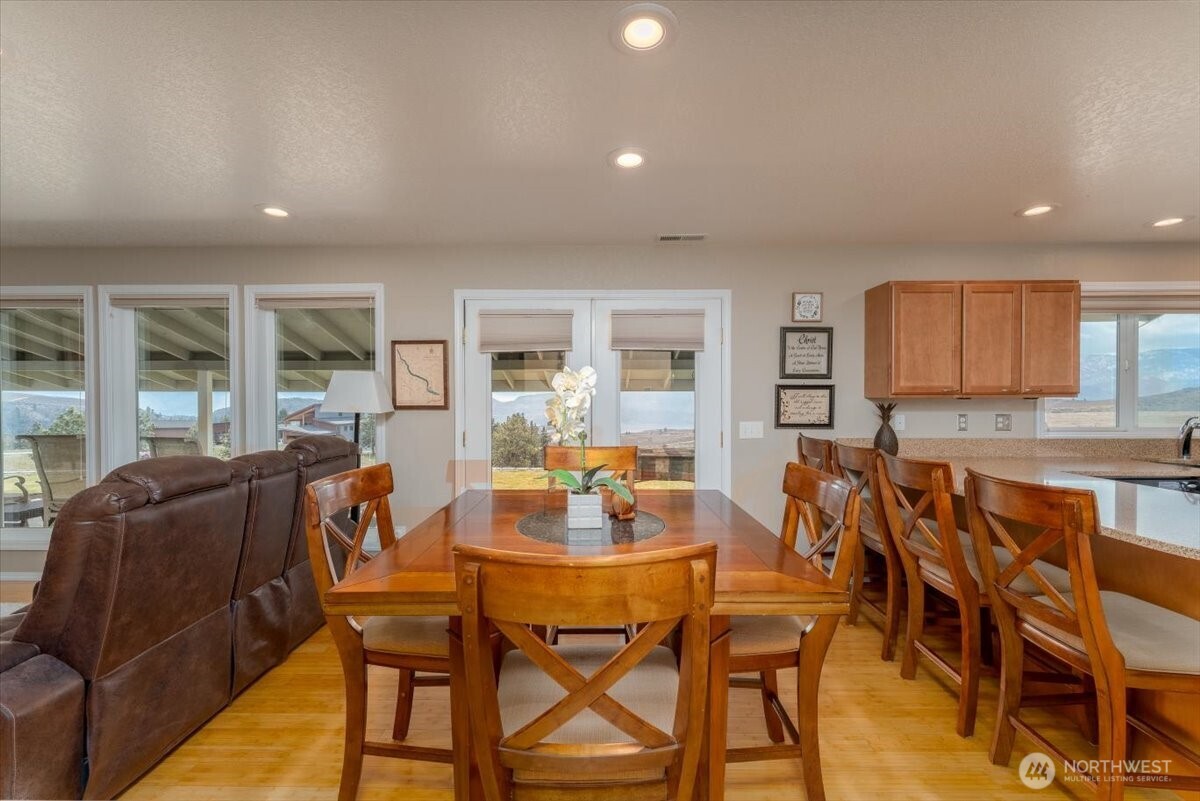 605 Chelan Trails Road Manson, WA 98831 - Photo 10 of 37