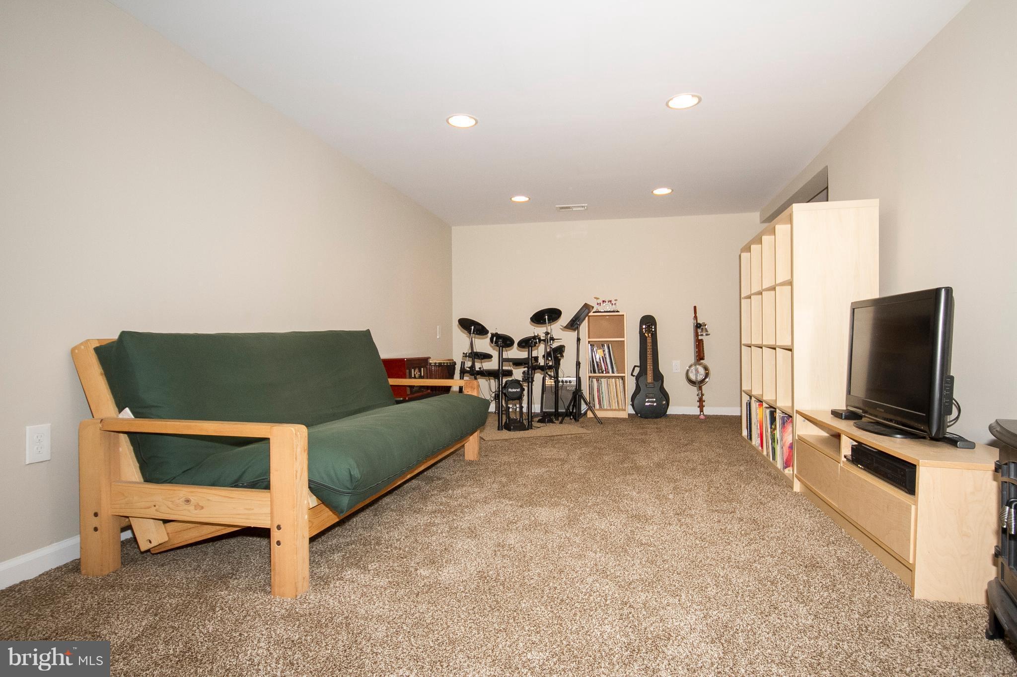 1618 Providence Road Towson, MD 21286 - Photo 19 of 30 a living room with furniture and a flat screen tv