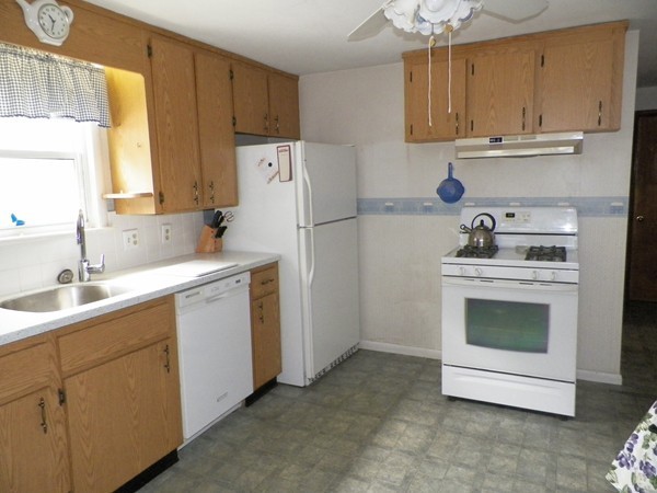 20 Community Road Billerica, MA 01821 - Photo 6 of 12
