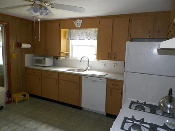 20 Community Road Billerica, MA 01821 - Photo 7 of 12
