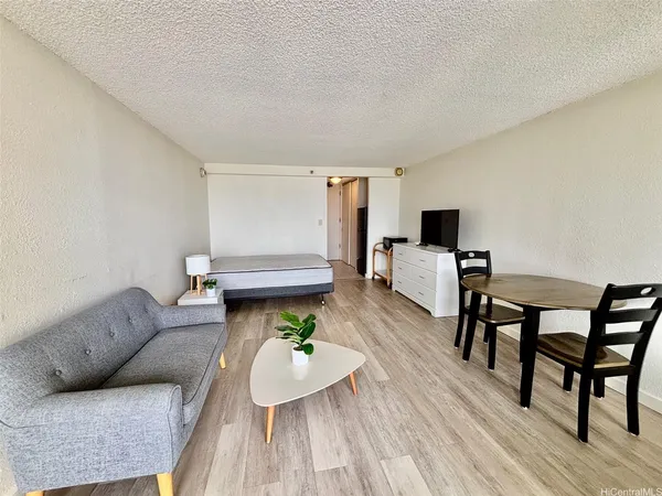 $1,700 | 445 Seaside Avenue, Unit 3812, Honolulu, HI 96815