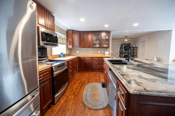$499,900 | 3190 Middle Road, Sidney, ME 04330
